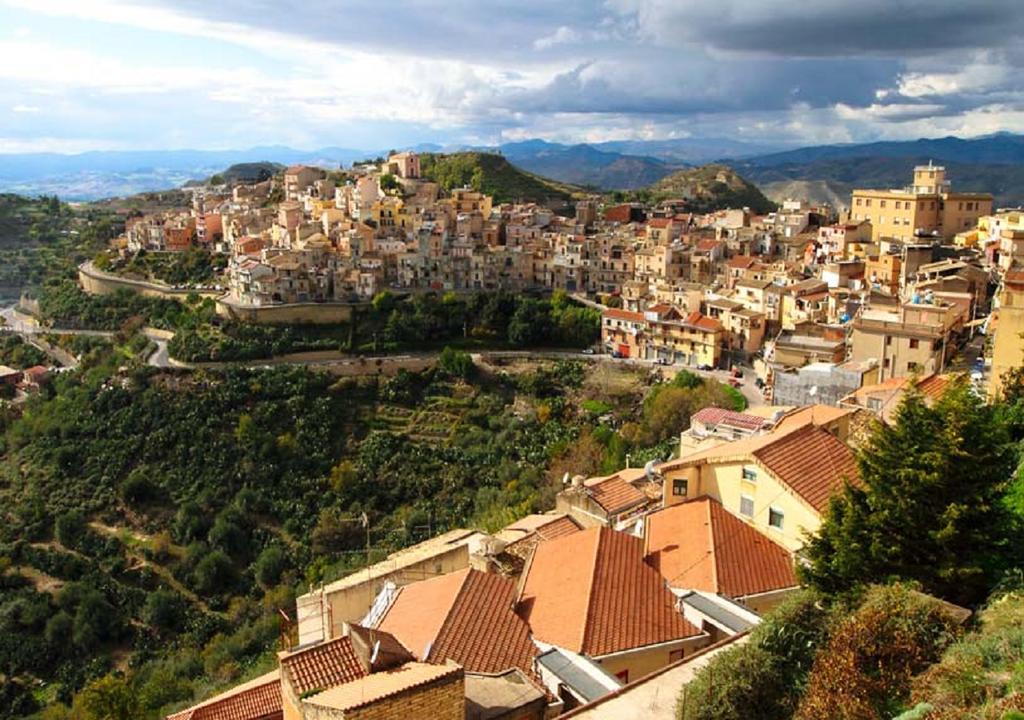 Vecchia Dimora Resort Centuripe Eksteriør billede